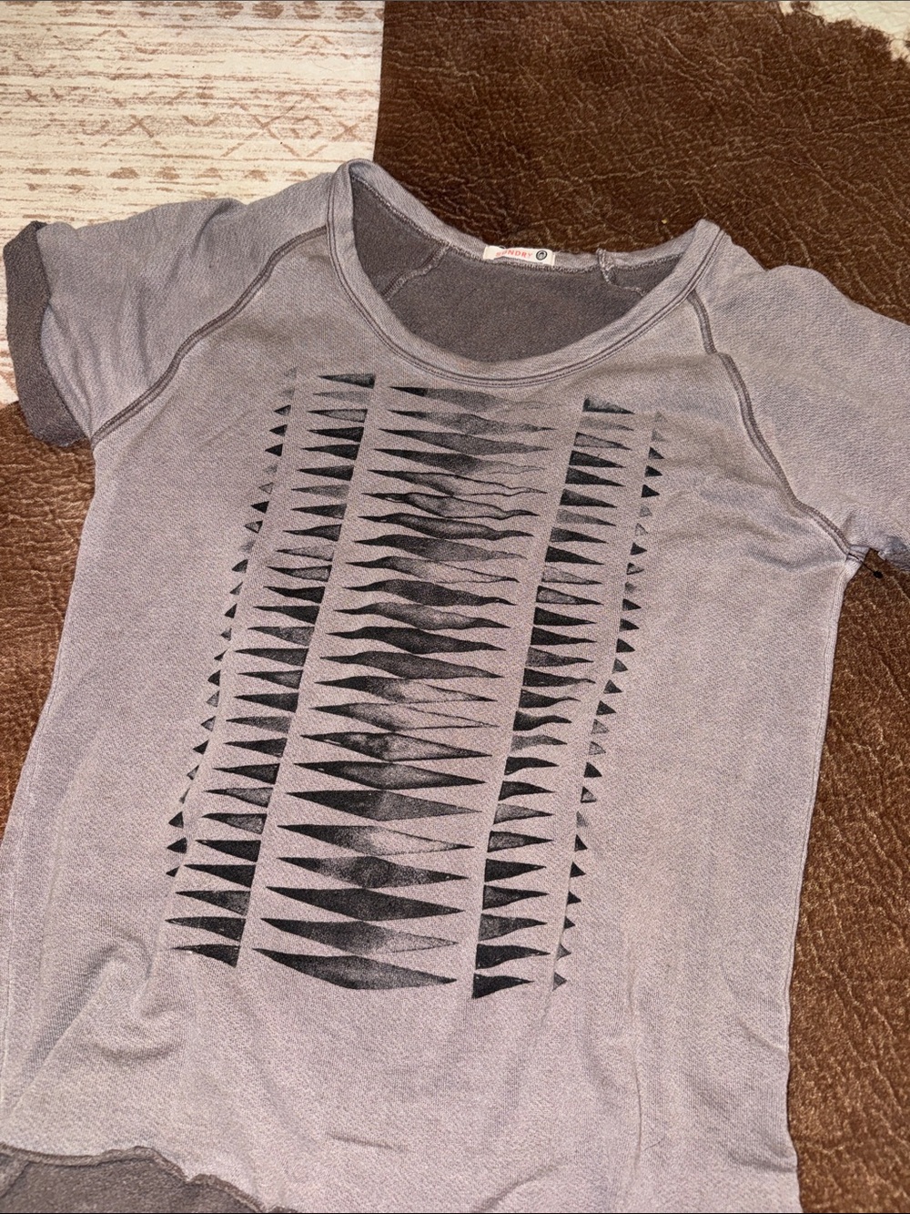 Women's Light Gray Short-Sleeve Graphic Tee